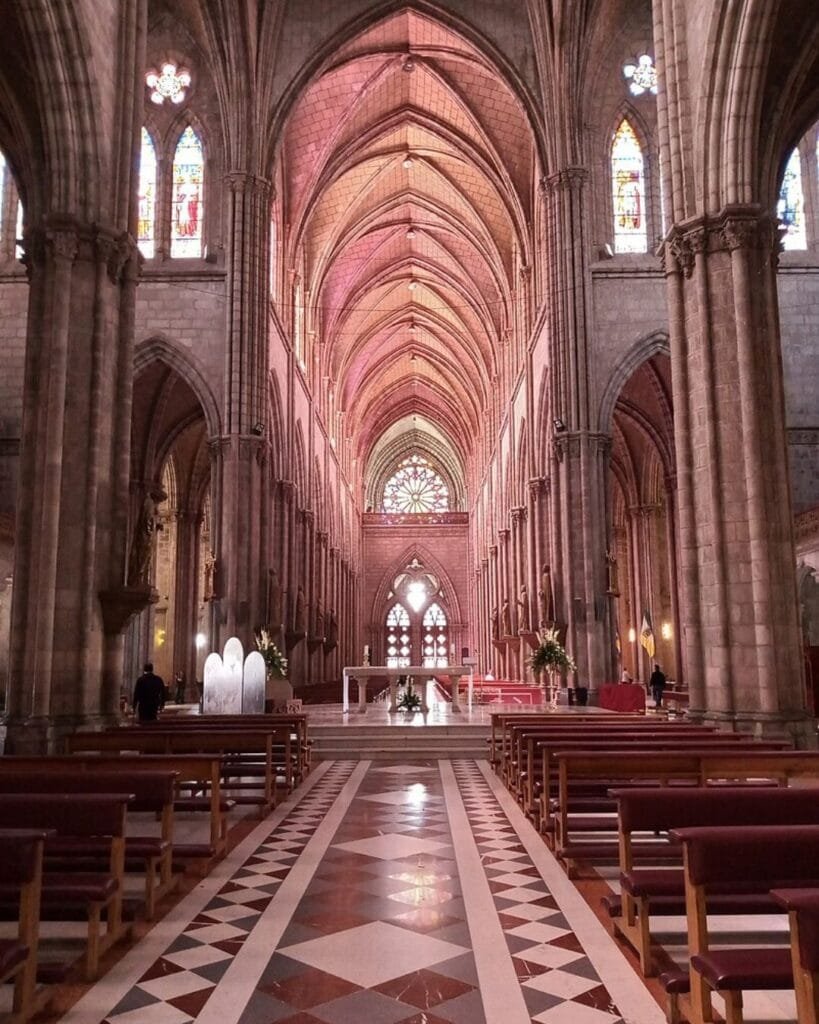 Interior de la Basílica del Voto Nacional