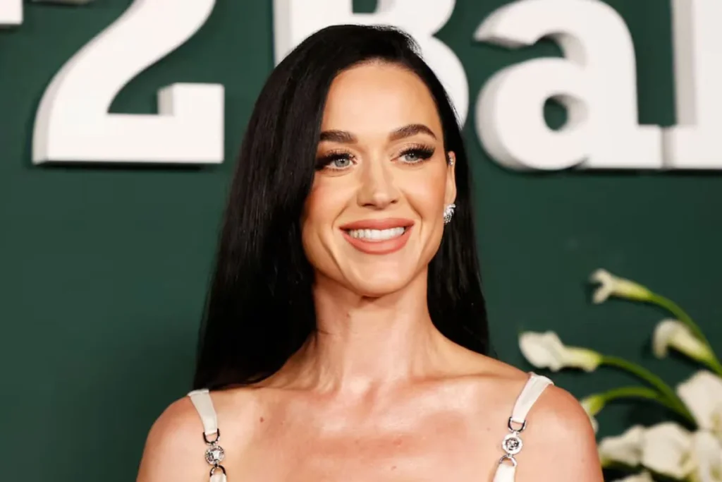 Katy Perry involucra a veterano moribundo en nueva demanda millonaria
