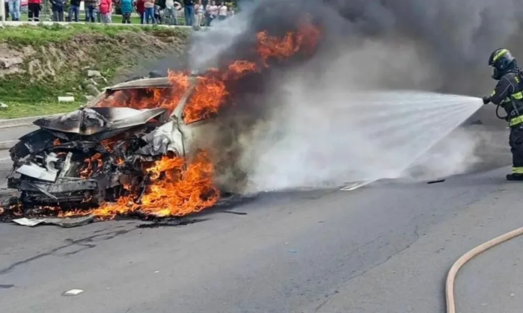 Siniestro incendio de un auto